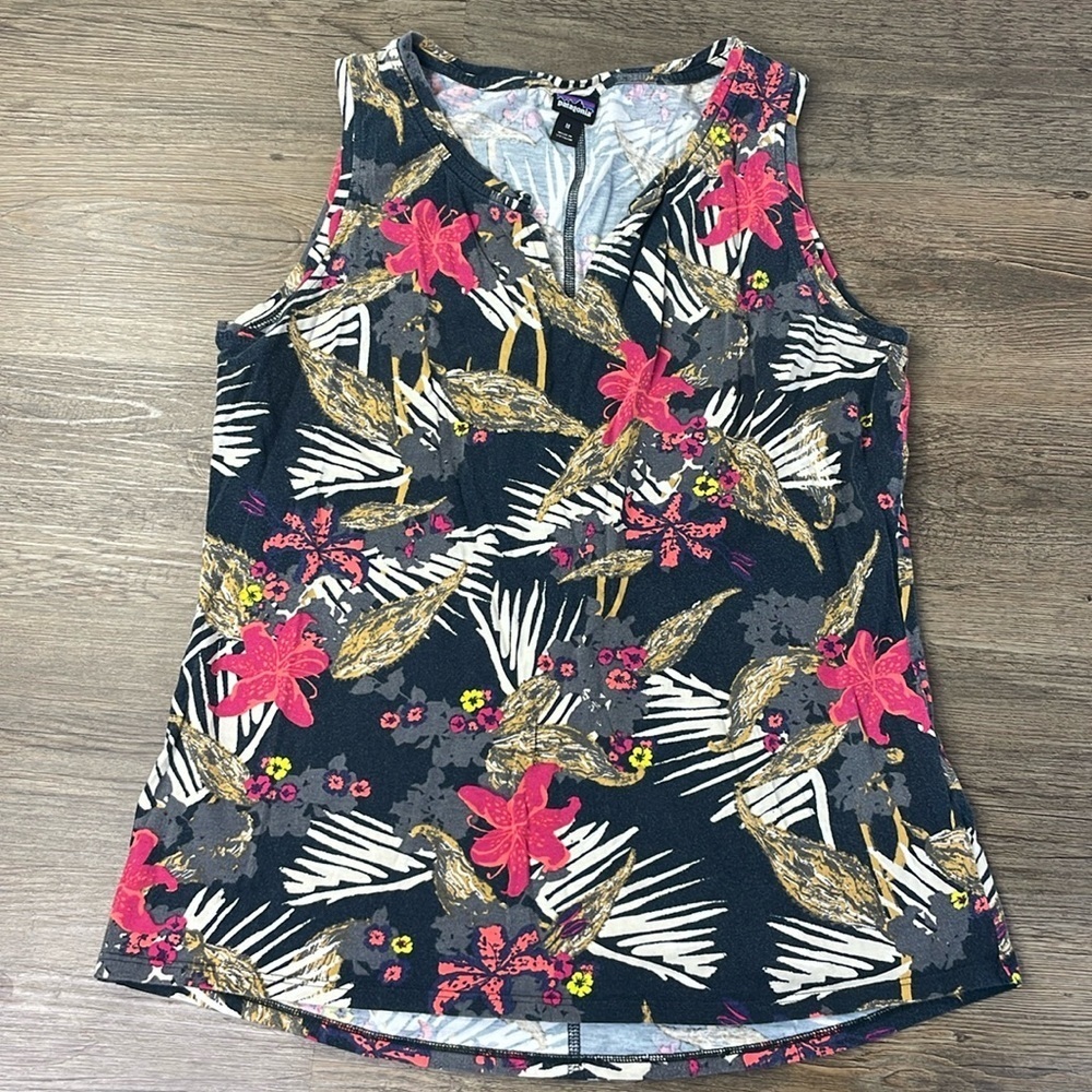 Patagonia Women’s Worn Wear Sleeveless V Neck Tropical Floral Top, size Medium